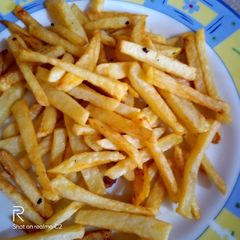 A picture of My family favorite fries for iftar.