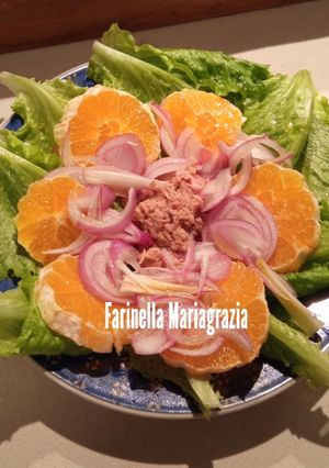 Foto di Insalata di arance 🍊 e lattuga km zero di fantasia 👩‍🍳❤️