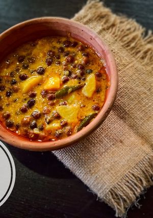 A picture of Curry cholay.