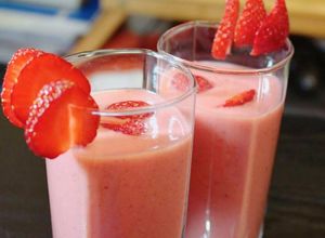 Hình của món Sinh tố dâu xoài thơm mát mùa hè.