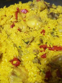 Una foto de Arroz con conejo
