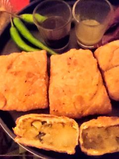 सुरती पोटैटो समोसा (Surti potato samosa recipe in Hindi) रेसिपी मुख्य फोटो