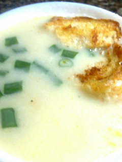 A picture of Creamy potato soup.