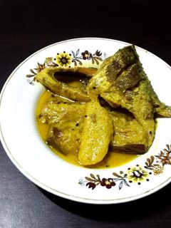 ইলিশ মাছের তেল ঝোল (ilish macher tel jhol recipe in Bengali) রেসিপির প্রধান ছবি