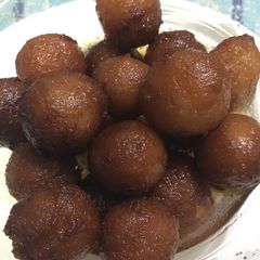 A picture of Gullab jaamun.