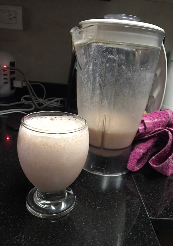 Una foto de Licuado de frutilla, banana y mango