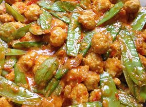 Foto resep Sambal goreng kreni / bola bola daging ayam