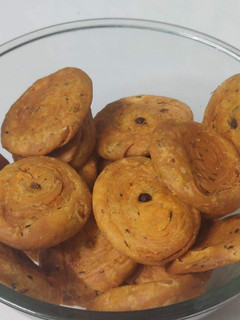 मैदा मठरी (Maida mathri recipe in hindi) रेसिपी मुख्य फोटो