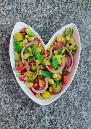 A picture of Chickpea and Olive Salad.