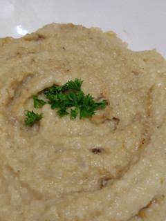 Una foto de Puré de coliflor, manzana y cúrcuma🥛🧈🥘