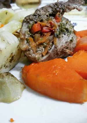Una foto de Carne rellena con papas batatas y calabaza al horno