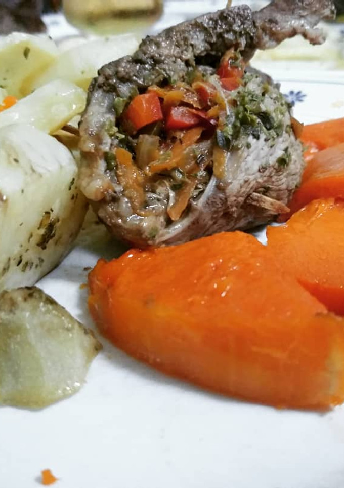 Una foto de Carne rellena con papas batatas y calabaza al horno