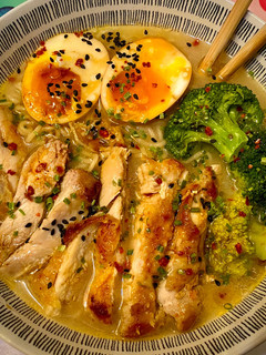 Una foto de Miso Ramen de Pollo crujiente