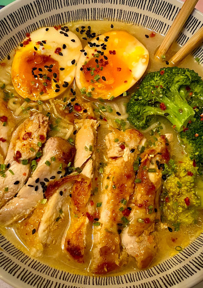 Una foto de Miso Ramen de Pollo crujiente
