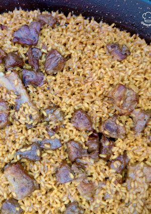 Una foto de Arroz con costillas y carrillada sabor manchego