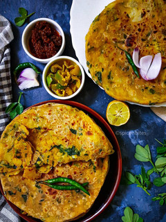 મેથી આલુ પરાઠા (Methi Aloo Paratha recipe in Gujarati) રેસીપી મુખ્ય ફોટો