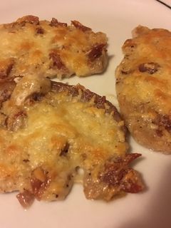 Una foto de Lomo con queso gratinado