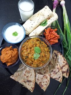 રીંગણા નો ઓળો (Ringan Oro Recipe In Gujarati) રેસીપી મુખ્ય ફોટો