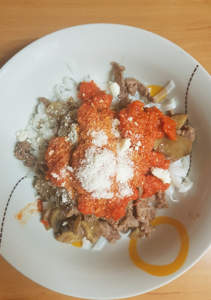 Una foto de Noodles de arroz con ternera