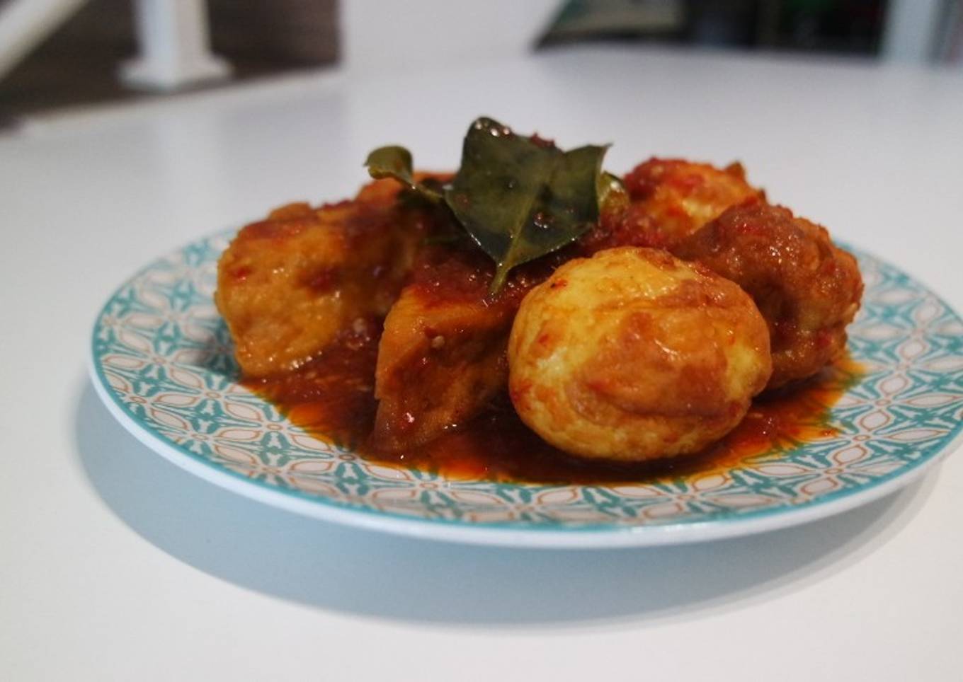 Telur tahu balado