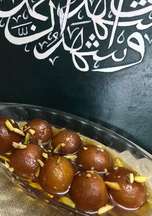 A picture of Gulab jamun.