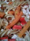 Fusilli con surimi de cangrejo y verduras