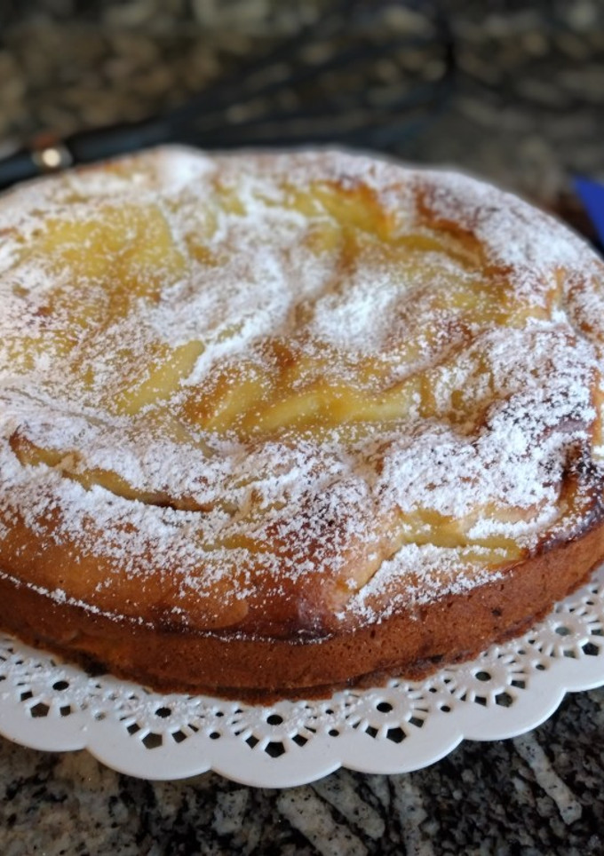 Una foto de Bizcochuelo deManzana y crema pastelera😍