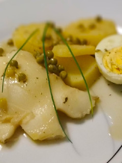 Una foto de Sepia con patatas en salsa verde