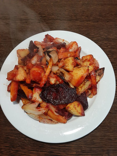 Céklás burgonyaköret sütve recept fotója