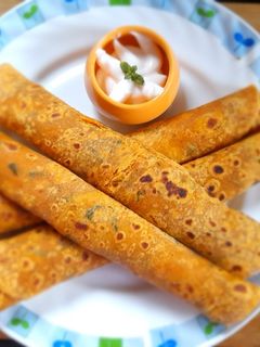 गाजर पराठा (gajar paratha recipe in marathi) रेसिपी चे मुख्य फोटो