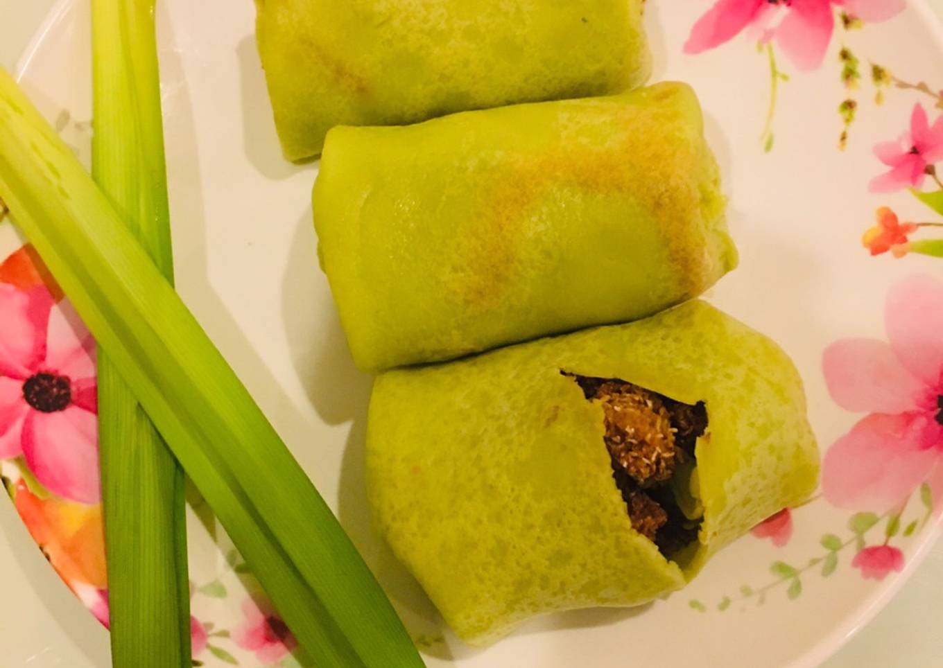 Kueh Dadar(Malaysian Stuffed Pancake)