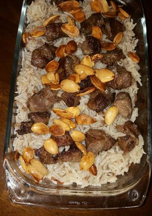 صورة لوصفة رز باللحمه الناعمه ولحمة الموزات المقطعه