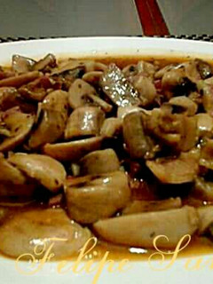 Una foto de Champiñon en salsa