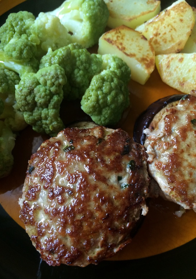 Una foto de Hamburguesa a la plancha con verduras