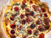 Une photo de tarte tomates cocktail
