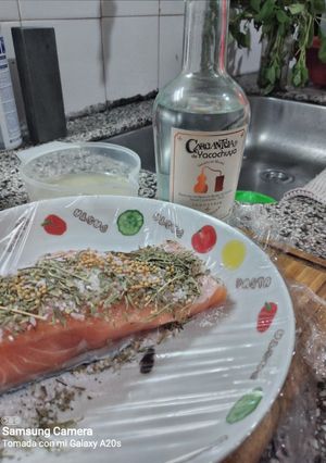 Una foto de Salmón al estilo gravlax