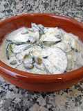 Ensalada de pepino con salsa de yogur y eneldo