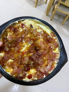 Una foto de Dip de cebolla y tocineta caramelizada