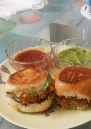 દાબેલી (Dabeli Recipe In Gujarati) રેસીપી મુખ્ય ફોટો