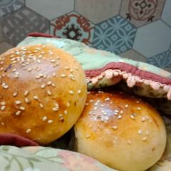 A picture of Stuffed chicken buns.