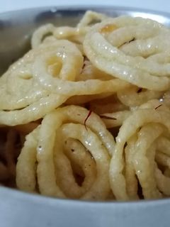 इन्स्टंट जिलेबी फक्त तीन सामग्री (instant jalebi recipe in marathi) रेसिपी चे मुख्य फोटो