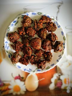 শিউলি ফুলের পাতার পকোড়া (Shiuli fuler patar pakora recipe in bengali) রেসিপির প্রধান ছবি