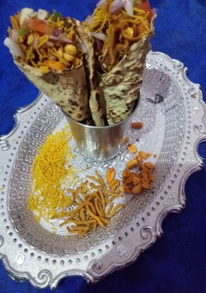 मसाला पापड़ कोन (masala papad cone recipe in hindi) रेसिपी मुख्य फोटो