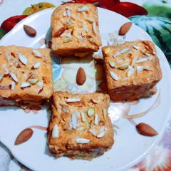 A picture of New instant custard Malai cake for Holi festival.