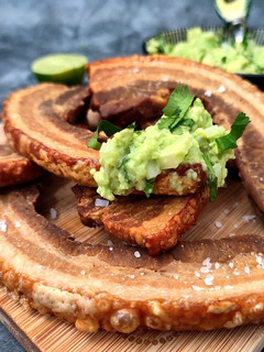 Una foto de 💥 Chicharrones EN AIRFRYER Y GUACAMOLE 💥