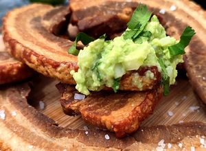 Una foto de 💥 Chicharrones EN AIRFRYER Y GUACAMOLE 💥