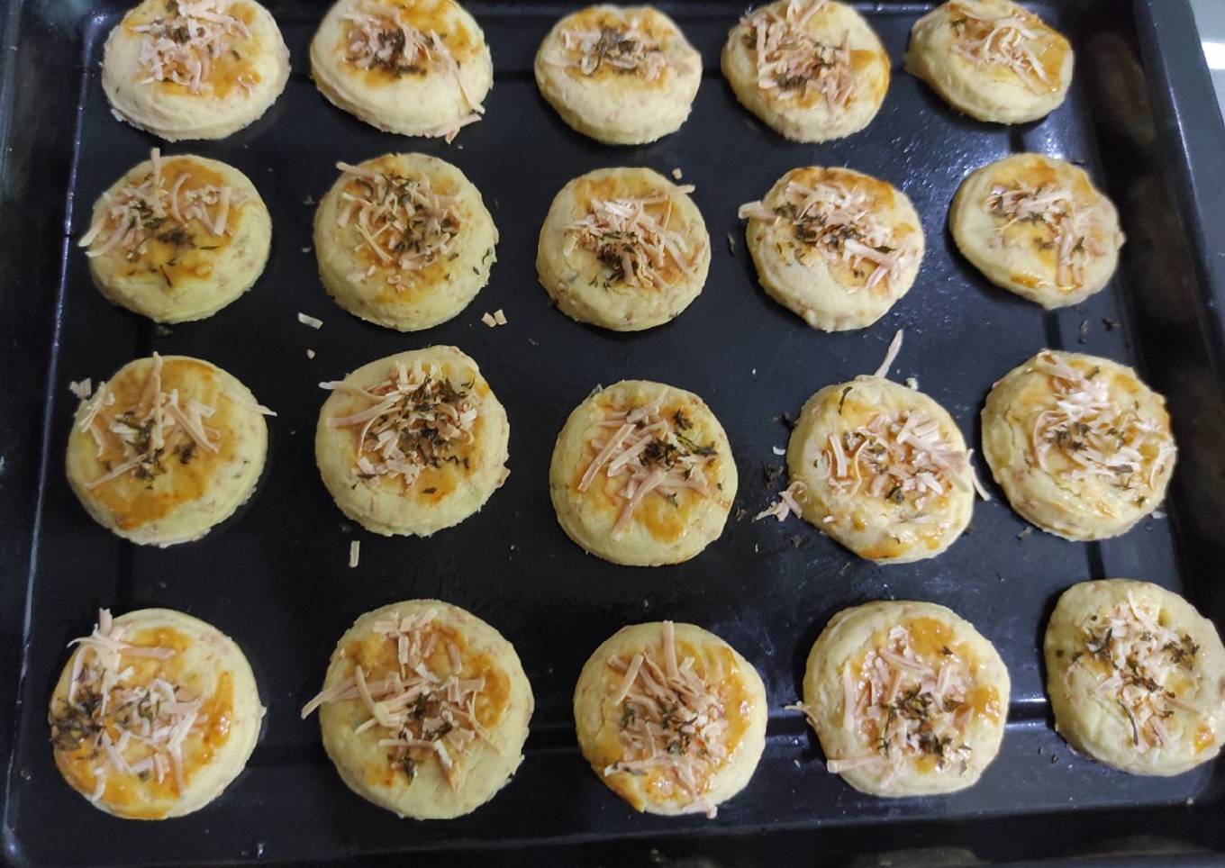Garlic cheese cookies