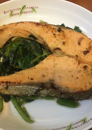 鮭魚菠菜 的食譜成品照片