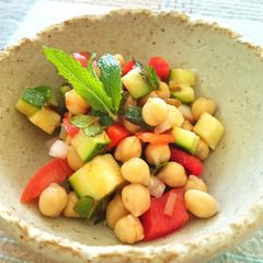 Spicy Garbanzo Mint Salad A picture of Spicy Garbanzo Mint Salad.