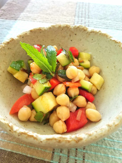 A picture of Spicy Garbanzo Mint Salad.